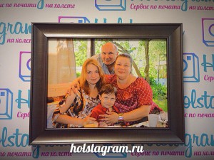 Семейное фото на холсте в багете фото